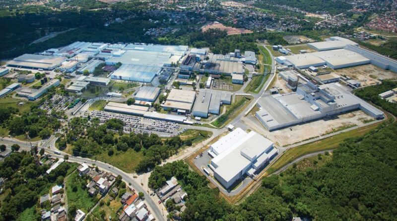 Emprego industrial tem primeira queda mensal em 18 meses