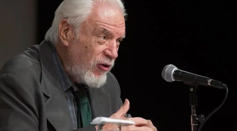 Escritor Cícero Sandroni, membro da ABL, morre aos 90 anos