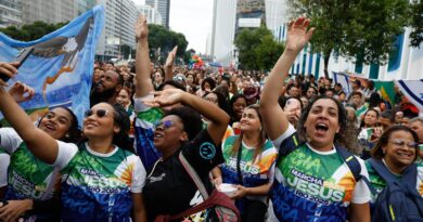 Evangélicos crescem e representam mais de um quarto da população