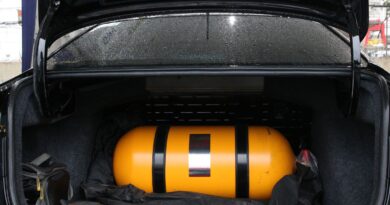 Explosão em posto de gasolina mata um homem e fere outro no Rio