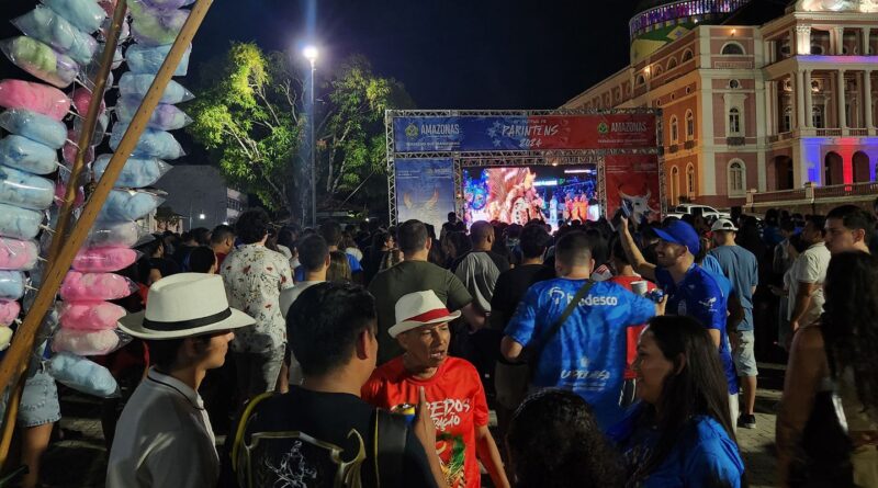 Festival de Parintins vai até domingo com bois Caprichoso e Garantido