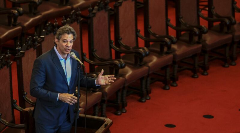Haddad defende mobilização de progressistas contra desigualdade