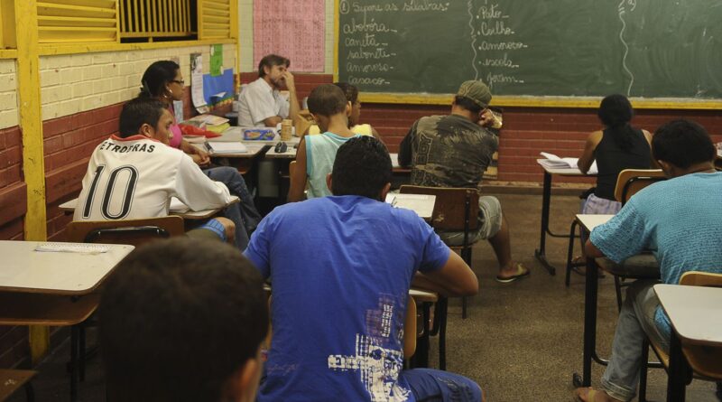 Inscrições para Encceja Exterior 2025 terminam nesta sexta-feira