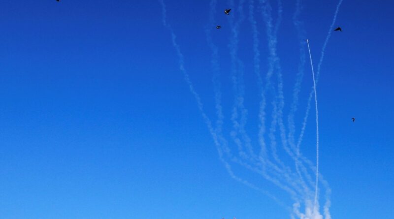 Irã lança mísseis contra base militar dos Estados Unidos no Catar