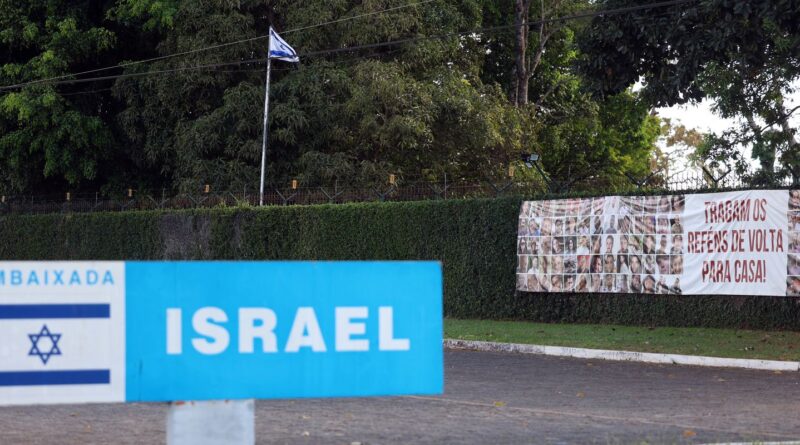 Israel fecha embaixada e consulado no Brasil após ataque ao Irã