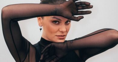 Jessie J passa por cirurgia após diagnóstico de câncer de mama e se recupera em casa