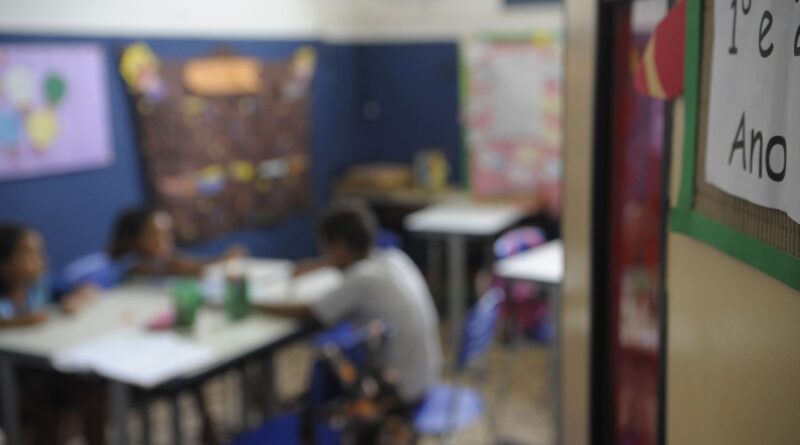 Lula assina decreto que cria Prêmio Nacional da Educação