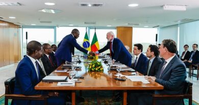 Lula e presidente do Benin discutem agricultura e conexão aérea