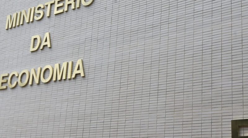MP alternativa a IOF prevê R$ 4,28 bi de corte de gastos em 2025