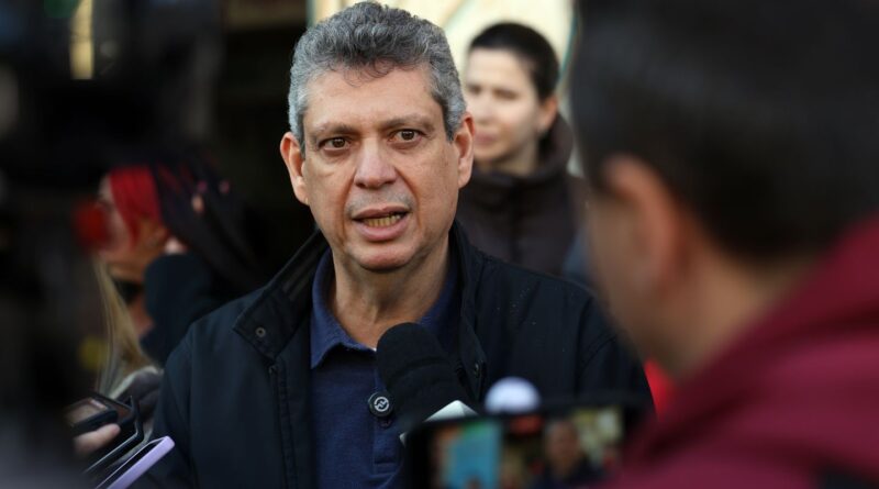 Macêdo diz que derrubada de decreto do IOF foi derrota do país