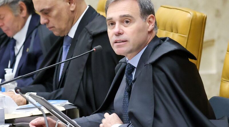 Mendonça: redes não podem ser responsabilizadas por postagens ilegais