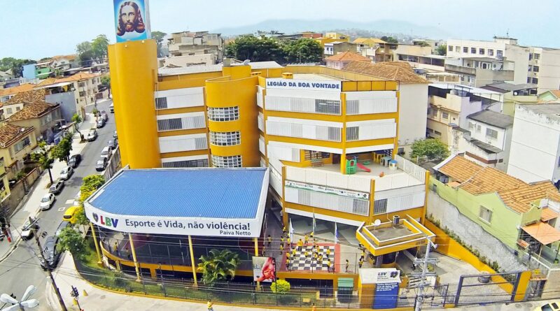 Menina de 13 anos é baleada em escola na zona norte do Rio