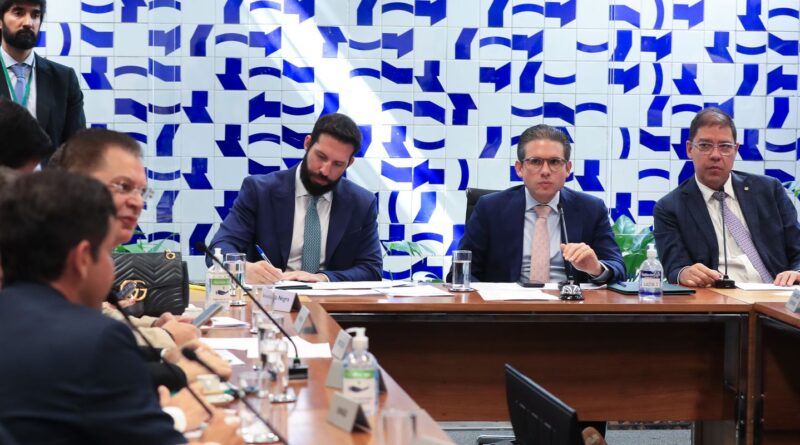 Mesmo reeditado, Câmara pauta urgência para derrubar decreto de IOF