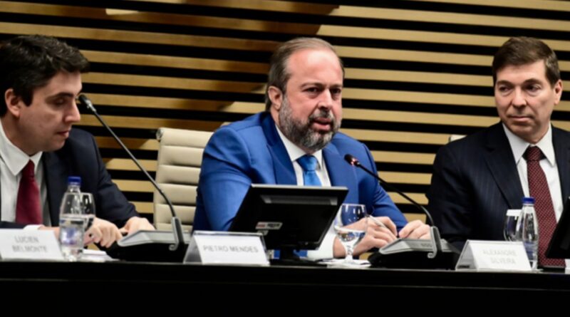 Ministro defende gás mais barato para reindustrialização do país