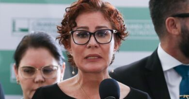 Moraes nega recurso de Carla Zambelli contra execução da condenação