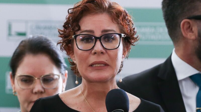 Moraes nega recurso de Carla Zambelli contra execução da condenação