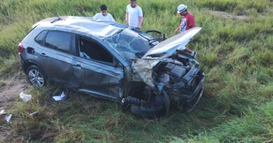 Mulher morre após carro capotar em trevo de cidade do Norte do ES