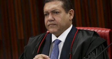 Nunes Marques inicia último voto sobre responsabilização das redes