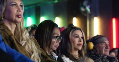 Parada do Orgulho LGBT leva debate sobre envelhecer para ruas de SP