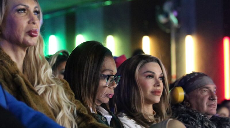 Parada do Orgulho LGBT leva debate sobre envelhecer para ruas de SP