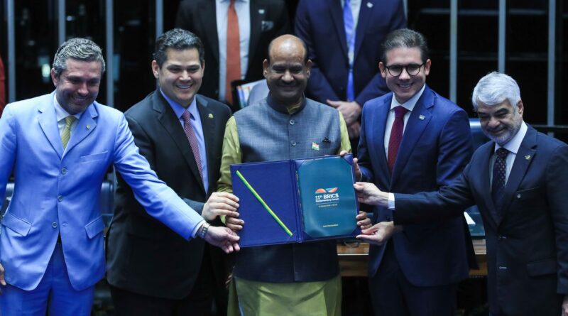 Parlamentos do Brics criticam ações protecionistas no comércio mundial