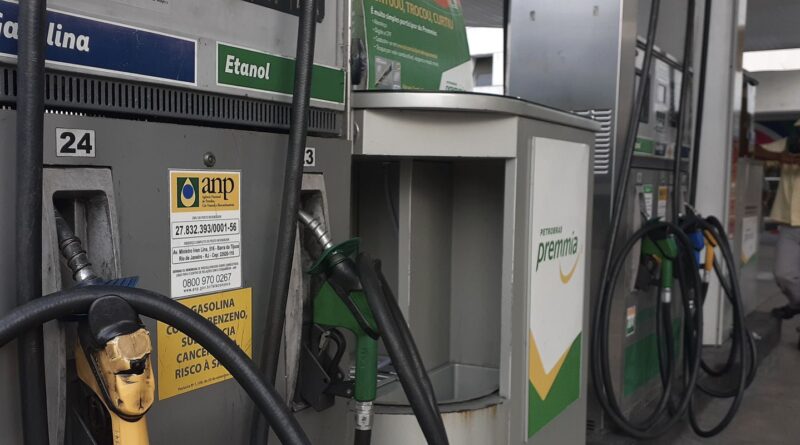 Petrobras reduz preço da gasolina A para as distribuidoras