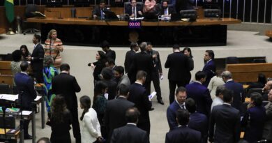 Plenário da Câmara derruba decreto de Lula sobre IOF