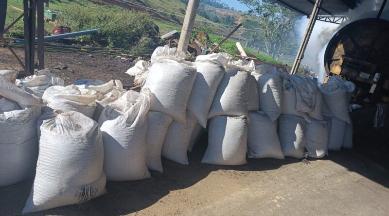 Polícia recupera carga de café furtada na zona rural de Nova Venécia