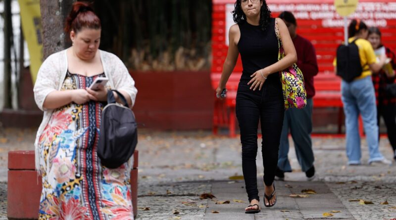 Prazo para pagar taxa de inscrição do Enem 2025 termina hoje