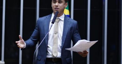 STJ mantém condenação de Nikolas por transfobia contra Duda Salabert