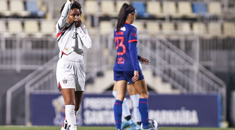 São Paulo goleia Bragantino e chega às quartas do Brasileiro Feminino