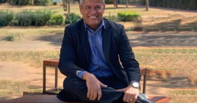 Sartre, 120 anos: xarás de filósofo defendem ideais de liberdade