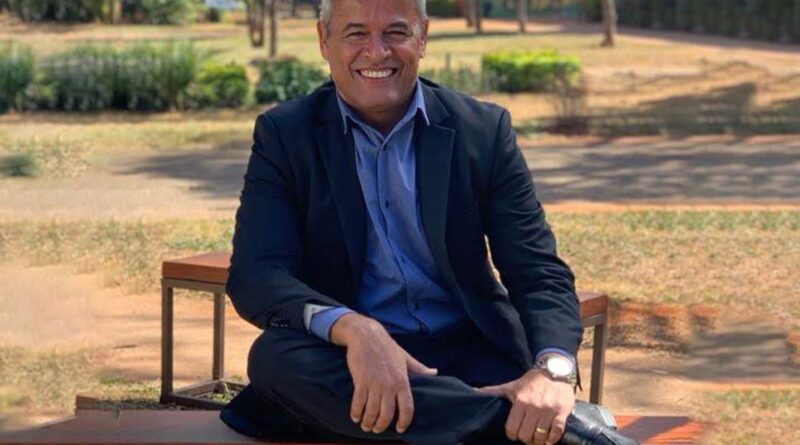 Sartre, 120 anos: xarás de filósofo defendem ideais de liberdade