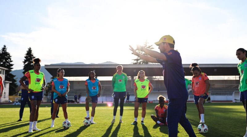 Seleção feminina fecha preparação para jogo contra França nesta sexta