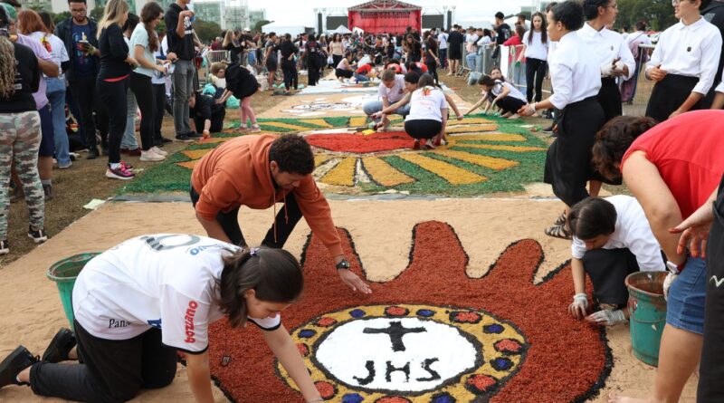 Tapetes de Corpus Christi do DF trazem memórias até além da fé