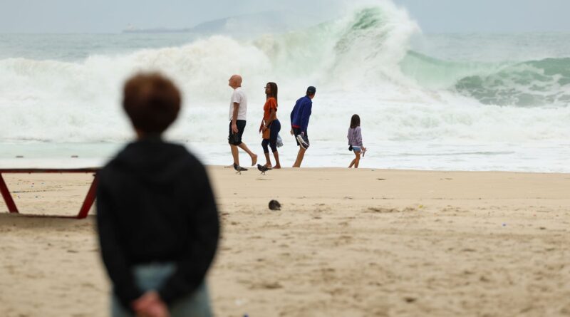 Temperatura cai no Rio, com ventania e mar de ressaca