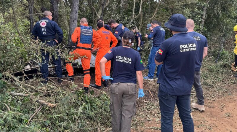 Três pessoas que ficaram em balão morreram abraçadas, diz delegado