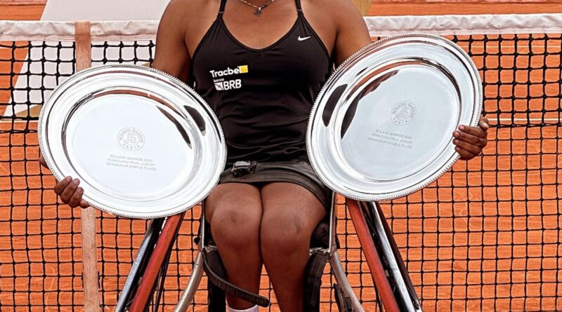 Vitória Miranda é campeã de simples e duplas júnior em Roland Garros