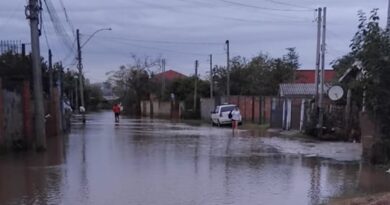Vulnerável a cheias, ilha de Porto Alegre é atingida por chuvas