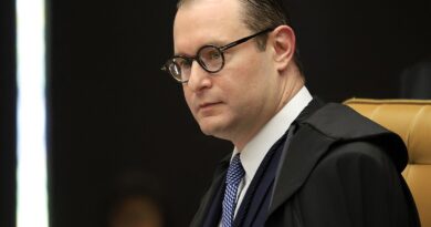 Zanin vota por responsabilizar redes sociais por postagens de usuários