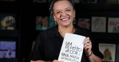 ABL elege Ana Maria Gonçalves, primeira mulher negra a virar imortal