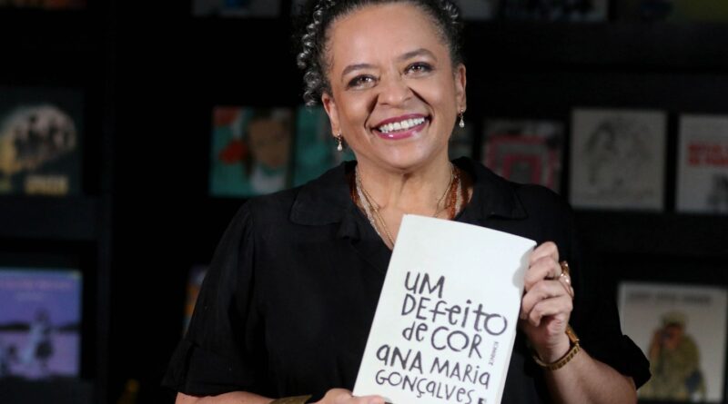 ABL elege Ana Maria Gonçalves, primeira mulher negra a virar imortal