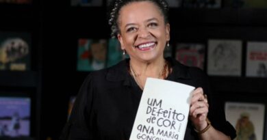 Ana Maria Gonçalves se torna a primeira mulher negra na ABL em 128 anos