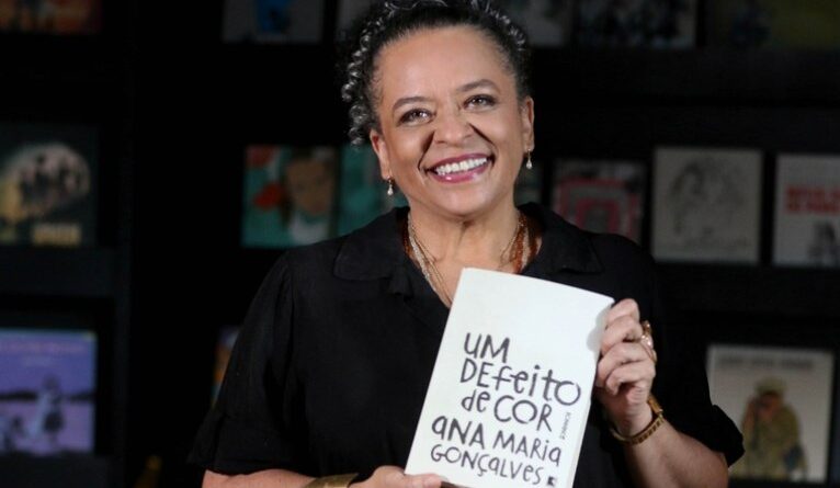 Ana Maria Gonçalves se torna a primeira mulher negra na ABL em 128 anos