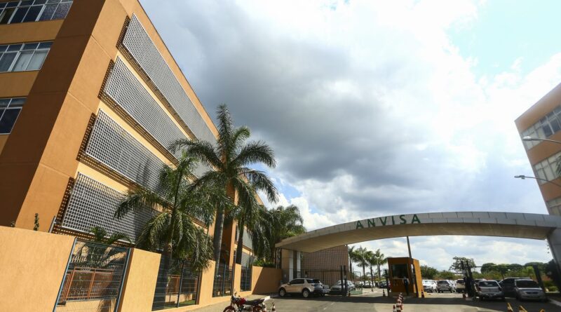 Anvisa alerta sobre uso do formol como alisante de cabelos