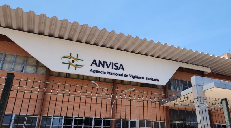 Anvisa proíbe comercialização de medicamentos e complemento alimentar