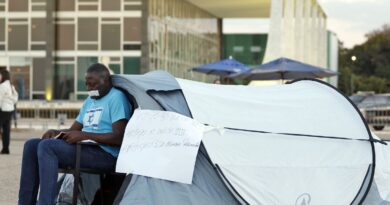 Após ordem de Moraes, deputado aliado de Bolsonaro deixa acampamento