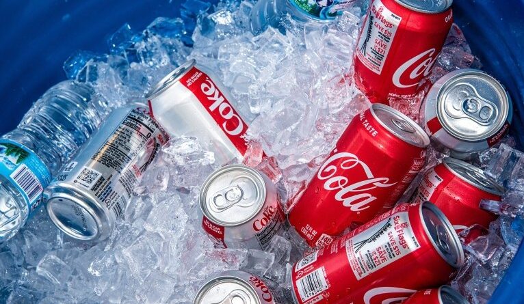 Após pressão de Donald Trump, Coca-Cola anuncia que vai criar versão da bebida adoçada com açúcar