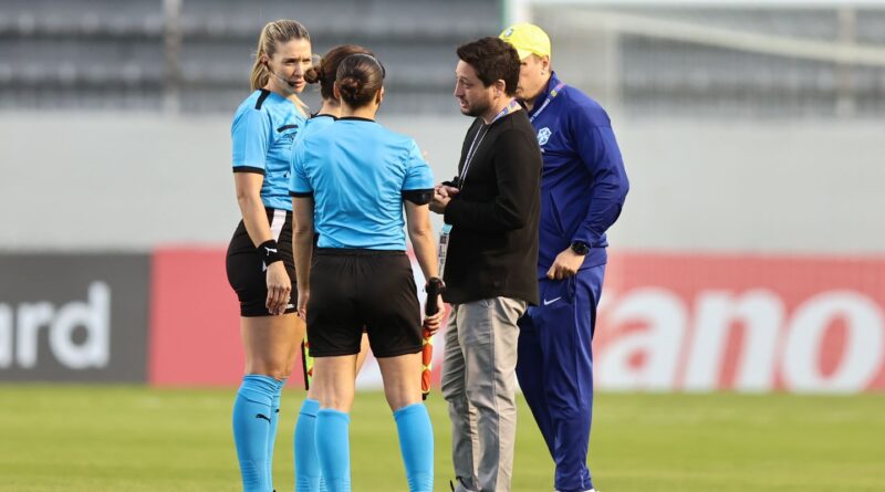 Arthur Elias cobra Conmebol por estrutura da Copa América Feminina