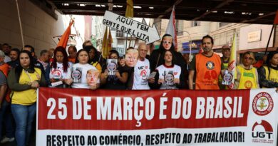 Ato de trabalhadores na 25 de Março repudia interferência de Trump